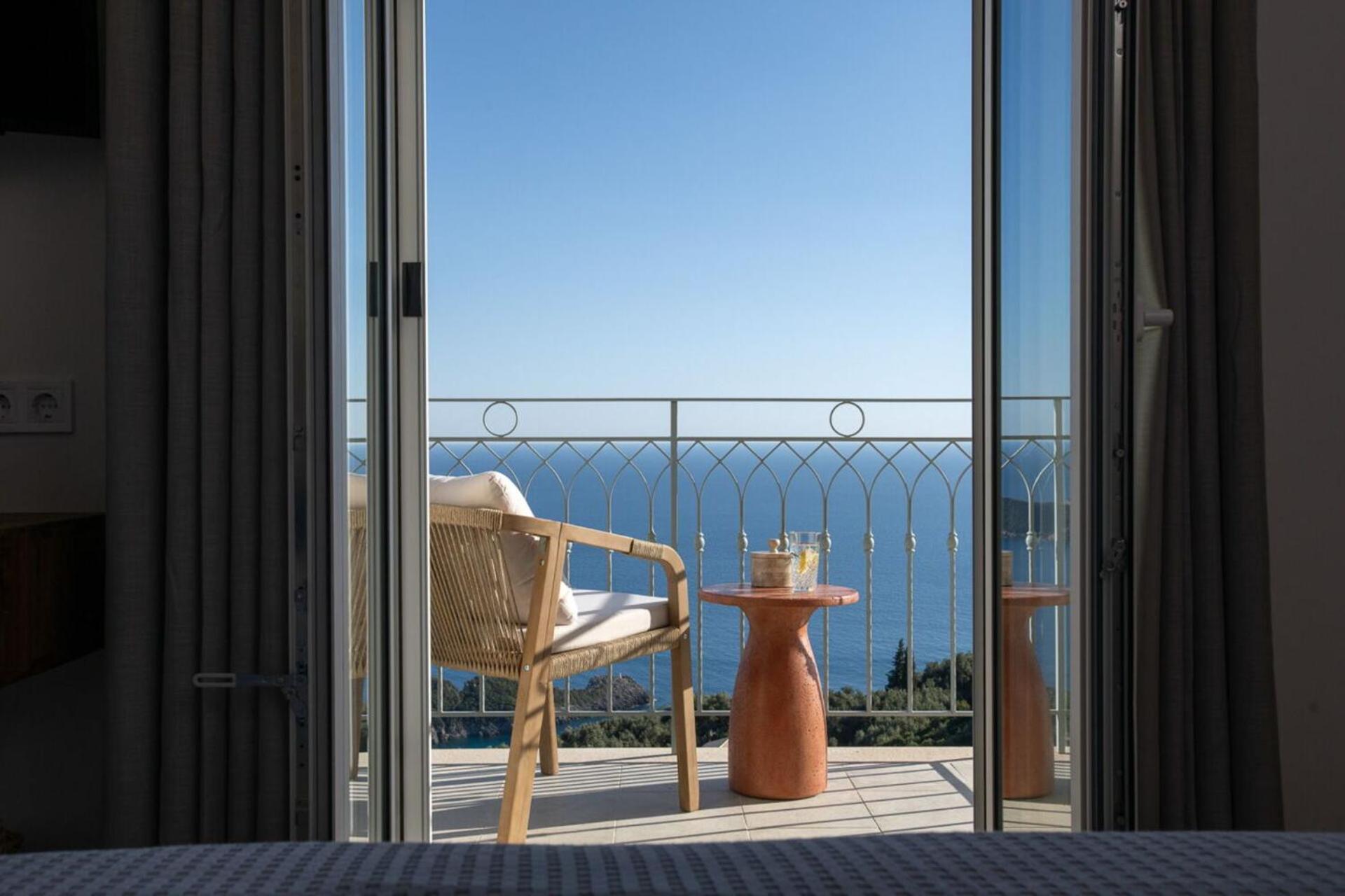 Villa Thea Mare Levantes By Posarellivillas
